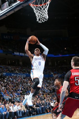  艾顿护框成功开拓者击退湖人反扑