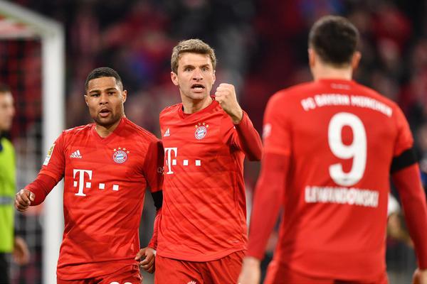  拜仁慕尼黑主场完胜多特，德甲霸主显威风  