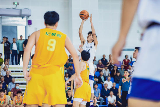  残疾人篮球锦标赛，运动员拼搏精神感人