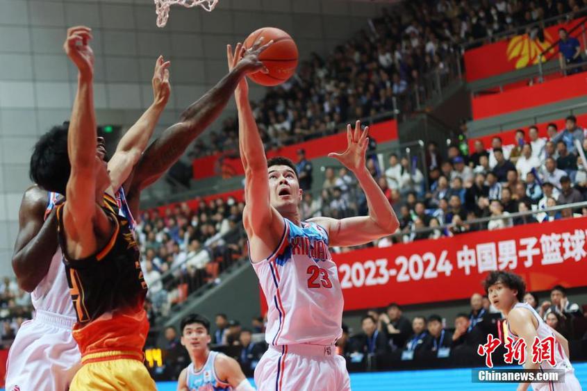  新疆伊力特内线制霸压倒江苏肯帝亚