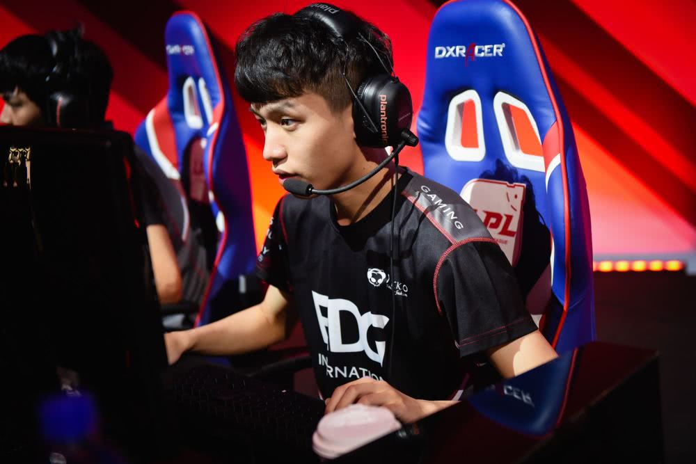  电竞黑马战队逆袭成功挺进半决赛  