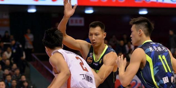  山东高速全员皆兵，团队篮球击溃广东队