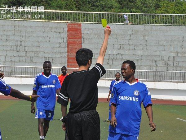  电竞裁判严格执法，确保比赛公平公正