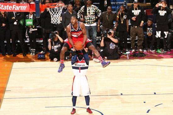  扣篮大赛惊现空中接力神配合