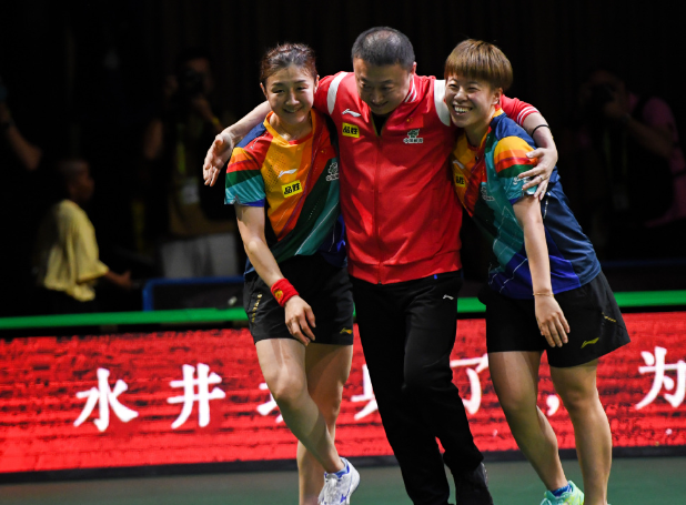 梅总双打配合默契十足,法网混双强势捧杯